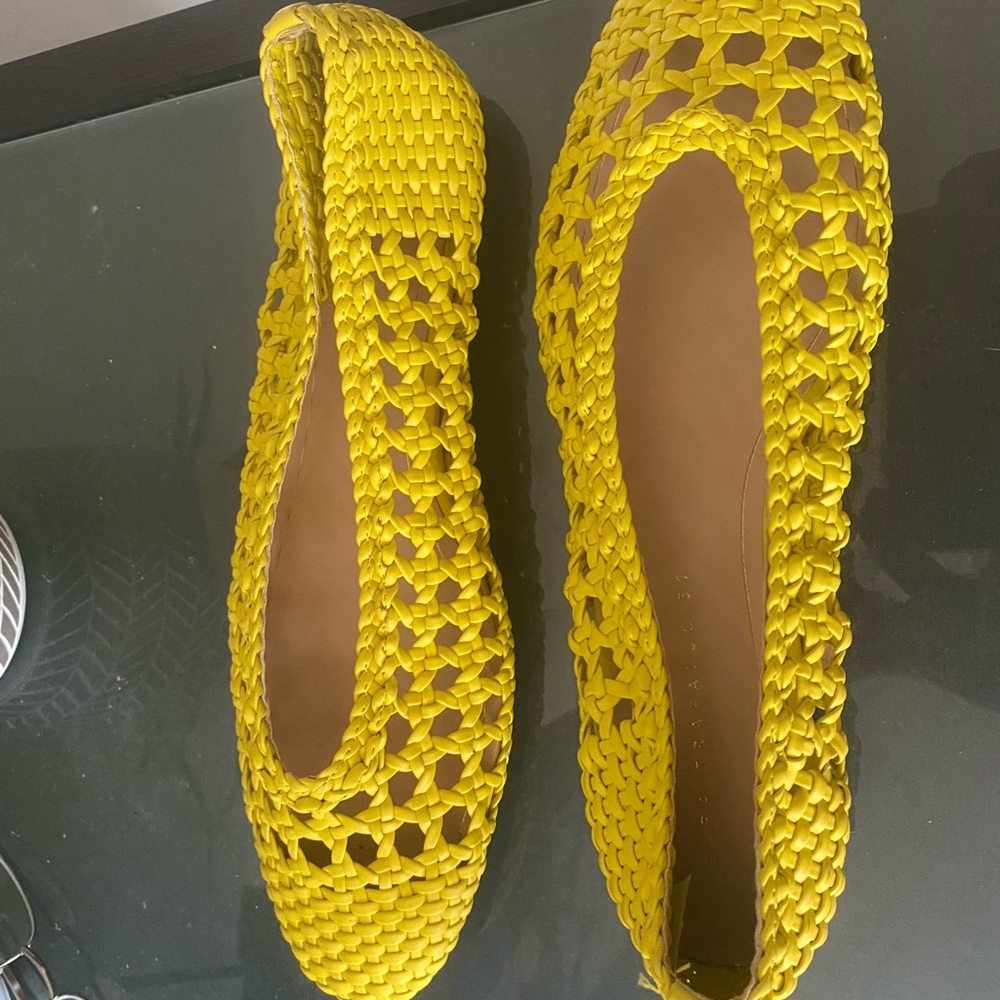 Women’s yellowish/ green flat shoes